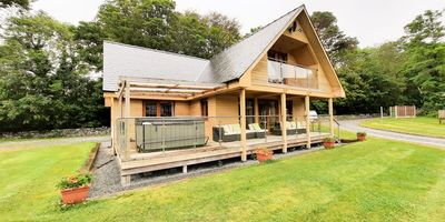 Artro lodges with hot tubs in North Wales. Ramp access