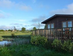 Seven Springs hot tub lodges for rent by the sea in mid wales